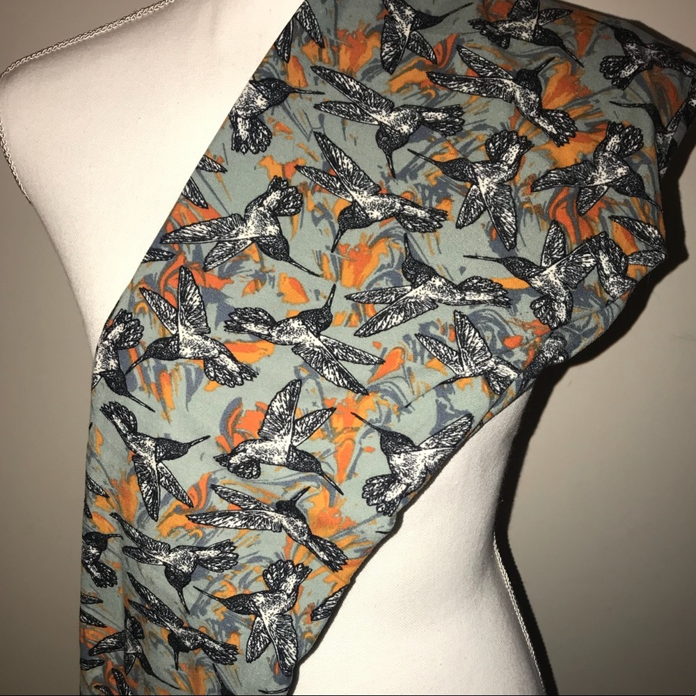 Lularoe One Size hummingbird leggings